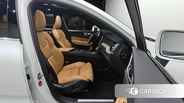 Volvo XC60 second Generation 2019 Белый из Кореи, фото 3