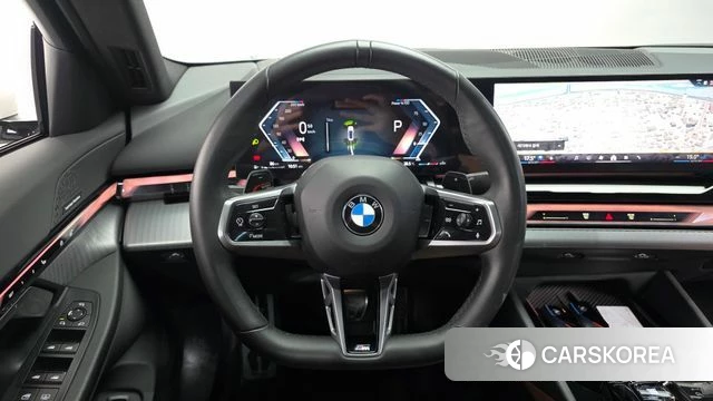 BMW 5 Series (G60) 2023 Белый из Кореи, фото 3