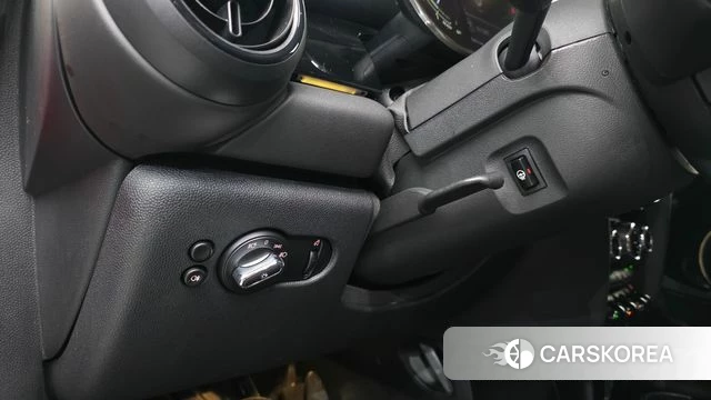 Mini Cooper 2023 Красный из Кореи, фото 3