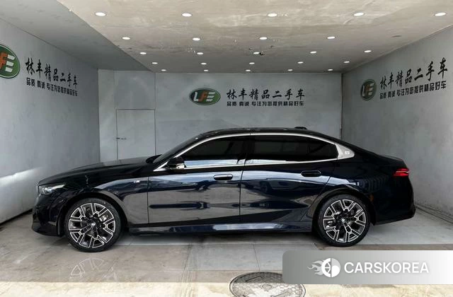 BMW 5 series 2025 Черный из Китая, фото 3