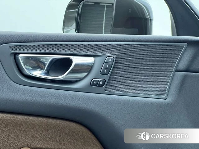 Volvo XC60 2022 Темно-серый из Китая, фото 3