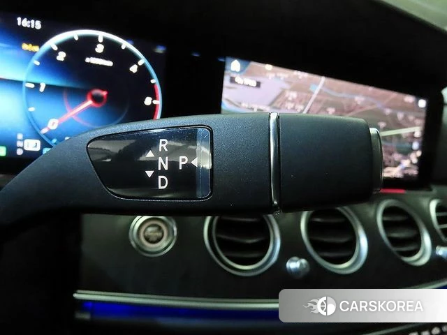 Mercedes-Benz E-Class W213 2022 Белый из Кореи, фото 3