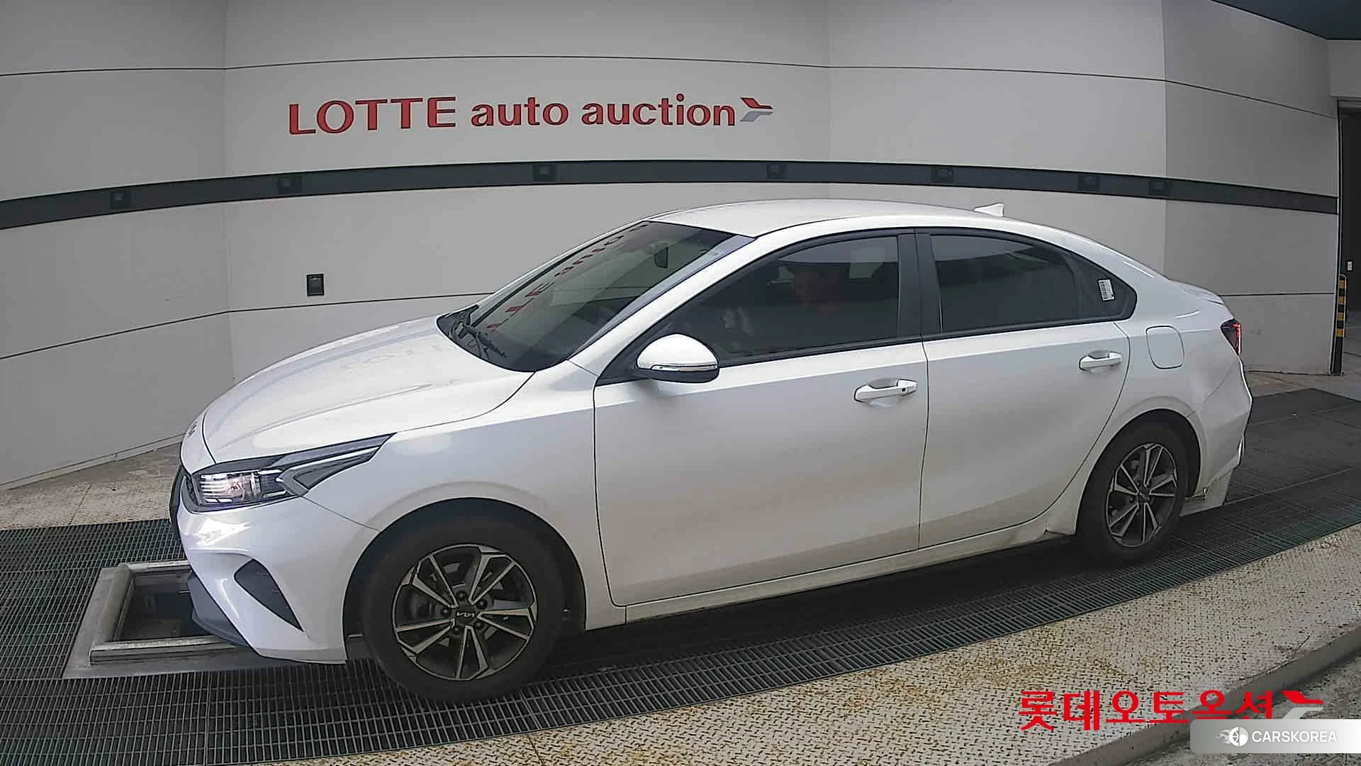 Kia K3 2022 Snow White Pearl из Кореи, фото 3