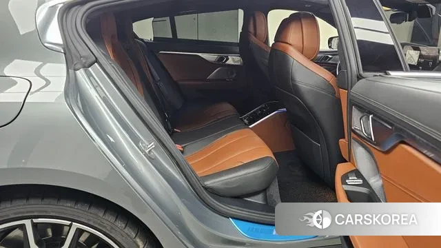 BMW 8 Series (G15) 2022 Серебристо-серый из Кореи, фото 3