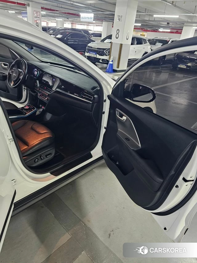 Kia Niro Plus 2022 Белый из Кореи, фото 3