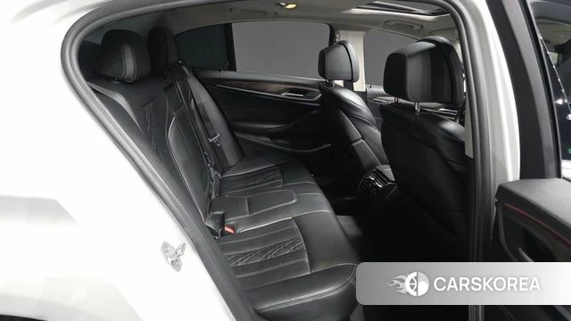 BMW 5 Series (G30) 2019 Белый из Кореи, фото 3