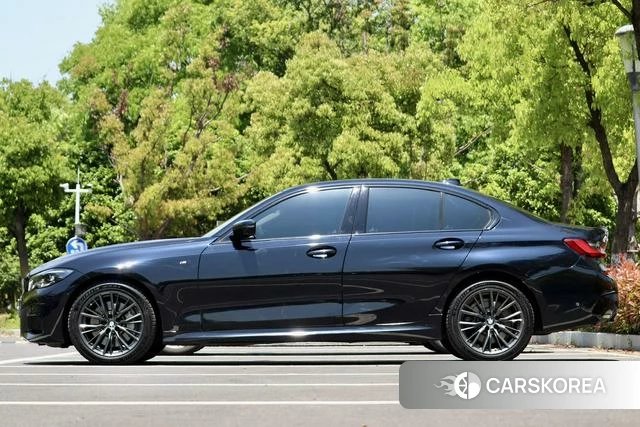 BMW 3 series 2023 Черный из Китая, фото 3