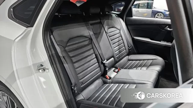 Kia The New K3 2nd generation 2023 Белый из Кореи, фото 3