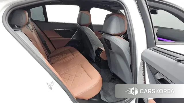 BMW 5 Series (G60) 2025 Белый из Кореи, фото 3