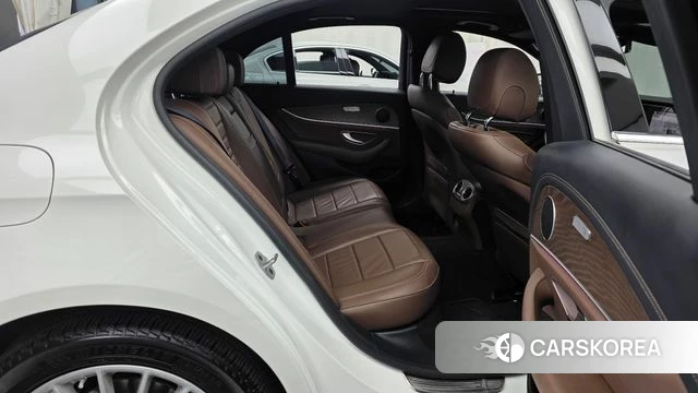 Mercedes-Benz E-Class W213 2022 Белый из Кореи, фото 3