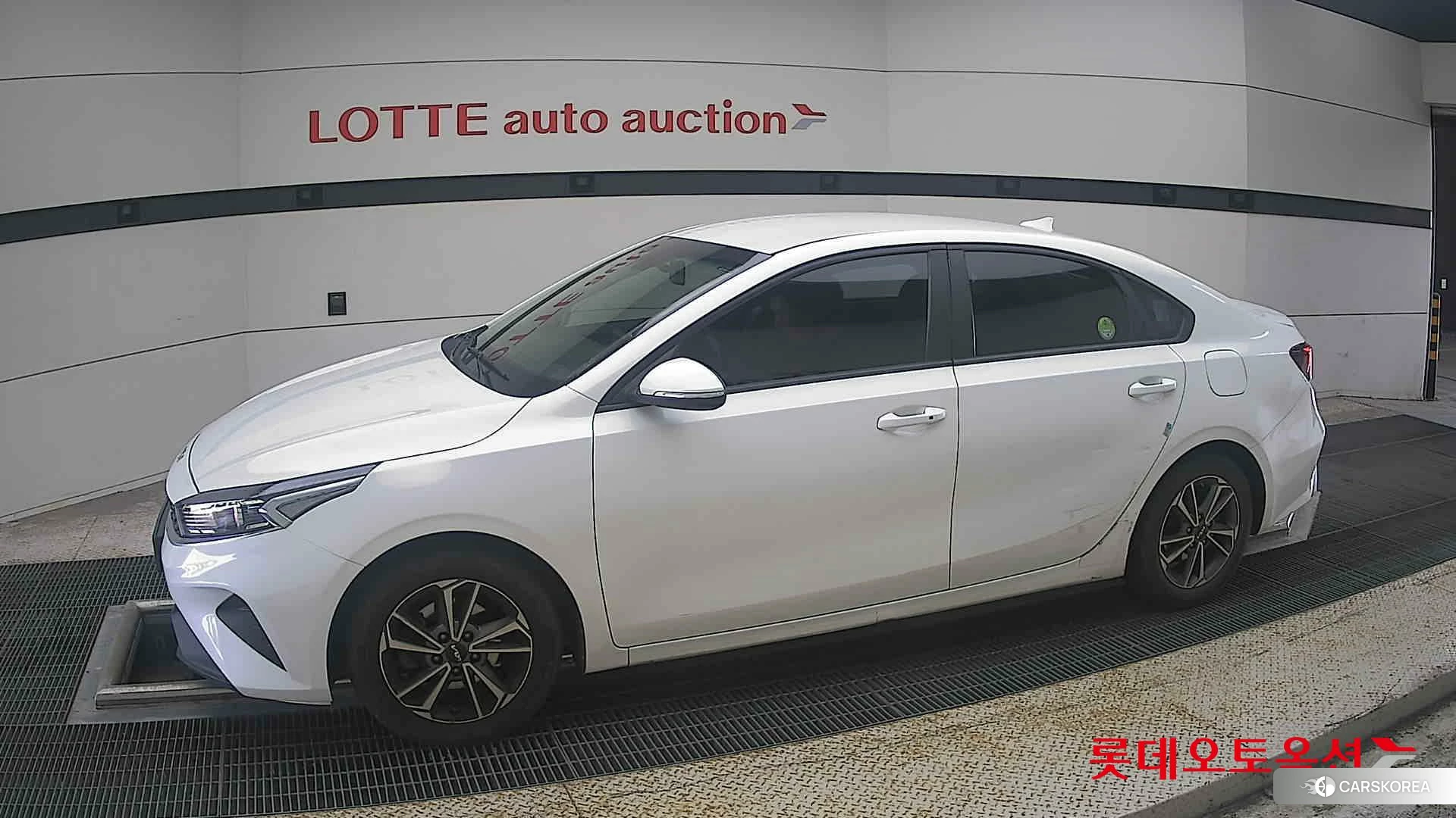 Kia K3 2022 Snow White Pearl из Кореи, фото 3