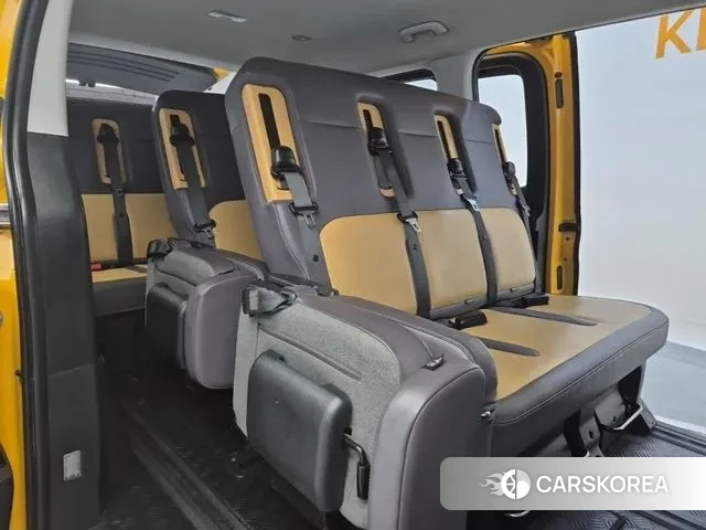 Hyundai Staria 2022 Желтый из Кореи, фото 3