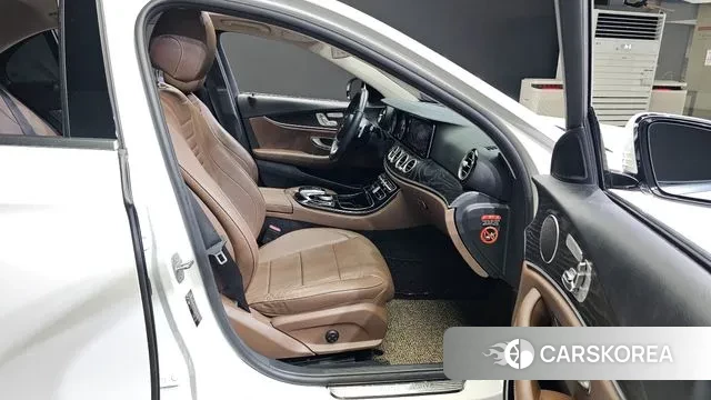 Mercedes-Benz E-Class W213 2018 Белый из Кореи, фото 3