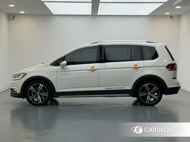 Volkswagen Touran L 2020 Белый из Китая, фото 3