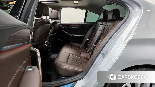 BMW 5 Series (G30) 2020 Серебряный из Кореи, фото 3