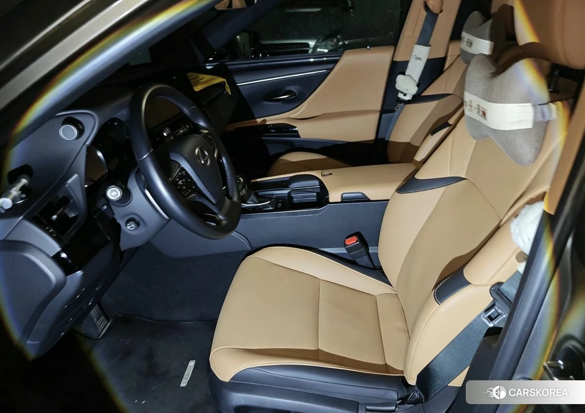 Lexus ES 2021 Серебристо-серый из Китая, фото 3