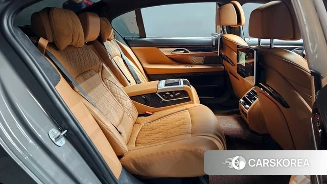 BMW 7 Series (G11) 2021 Серебристо-серый из Кореи, фото 3