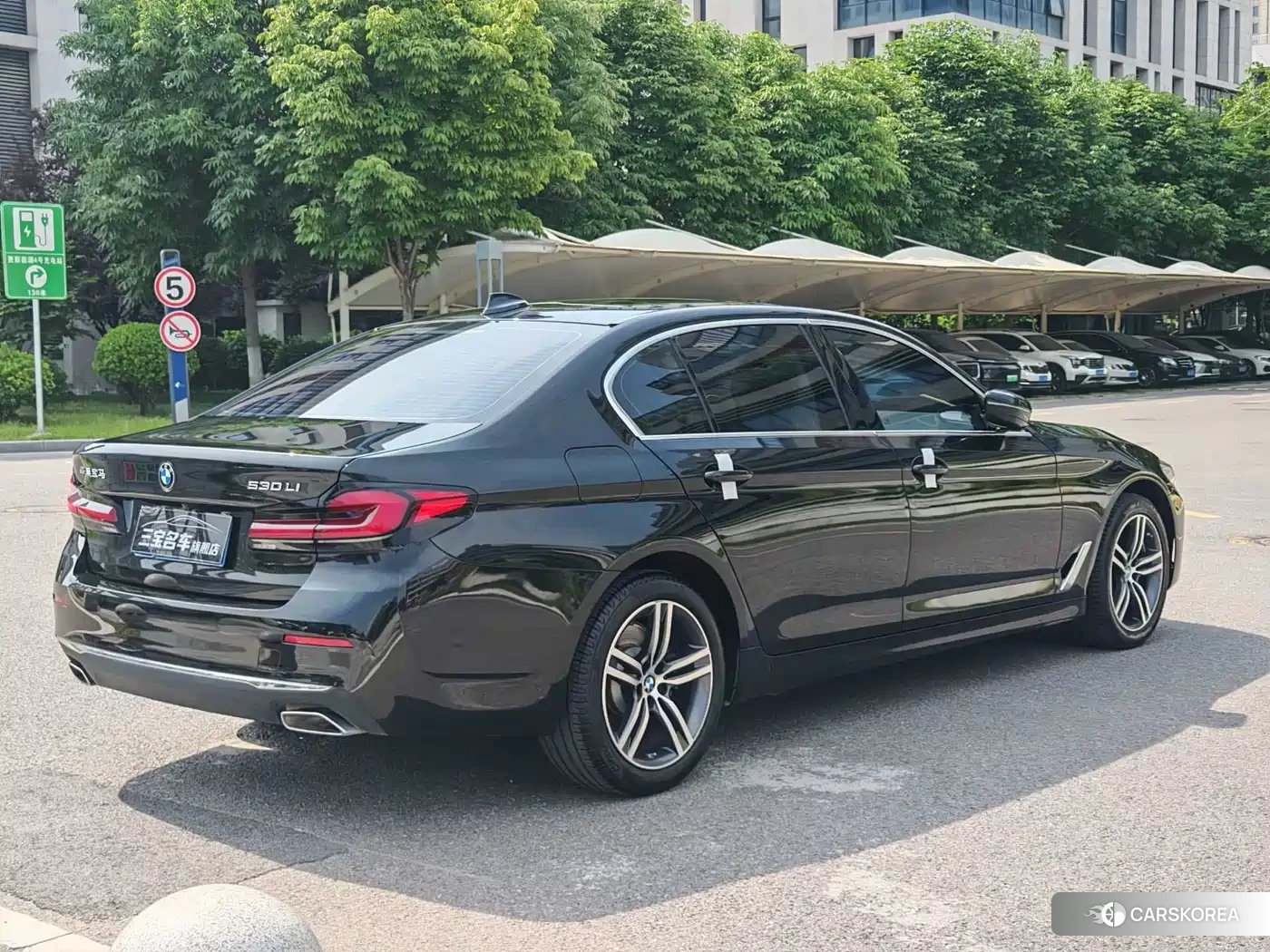 BMW 5 series 2022 Черный из Китая, фото 3