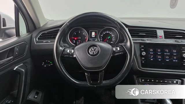 Volkswagen Tiguan second Generation 2018 Белый из Кореи, фото 3