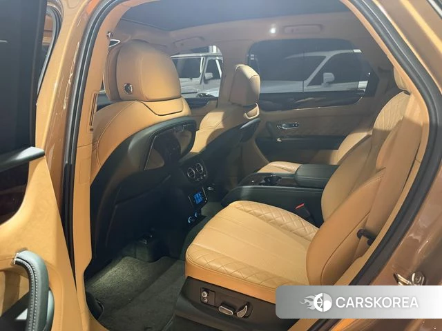 Bentley Bentayga 2018 Коричневый из Кореи, фото 3