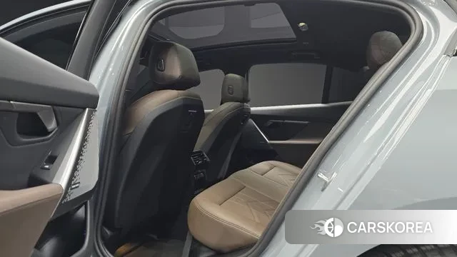 BMW 5 Series (G60) 2024 Светло-серебряный цвет из Кореи, фото 3