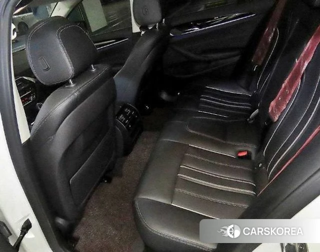 BMW 5 Series (G30) 2018 Белый из Кореи, фото 3