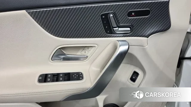 Mercedes-Benz A-Class W177 2024 Белый из Кореи, фото 3