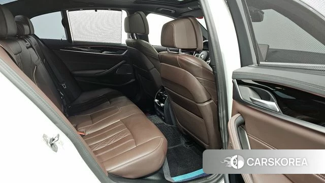 BMW 5 Series (G30) 2023 Белый из Кореи, фото 3