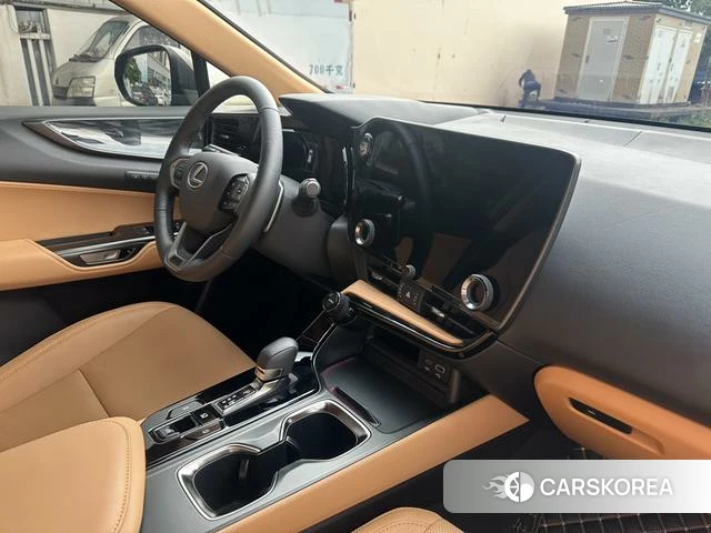 Lexus NX 2024 Серебристо-серый из Китая, фото 3