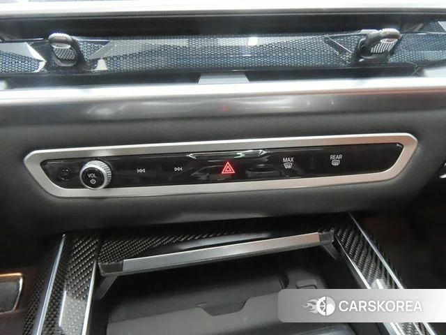 BMW X7 (G07) 2025 Белый из Кореи, фото 3