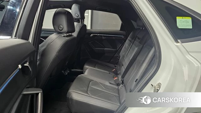 Audi Q3 (F3) 2023 Белый из Кореи, фото 3