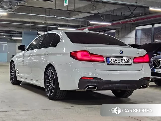 BMW 5 Series (G30) 2023 Белый из Кореи, фото 3
