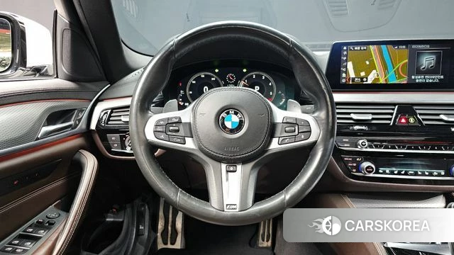 BMW 5 Series (G30) 2019 Белый из Кореи, фото 3