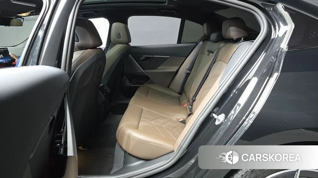 BMW 5 Series (G60) 2025 Белый из Кореи, фото 3