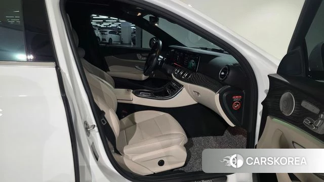 Mercedes-Benz E-Class W213 2023 Белый из Кореи, фото 3