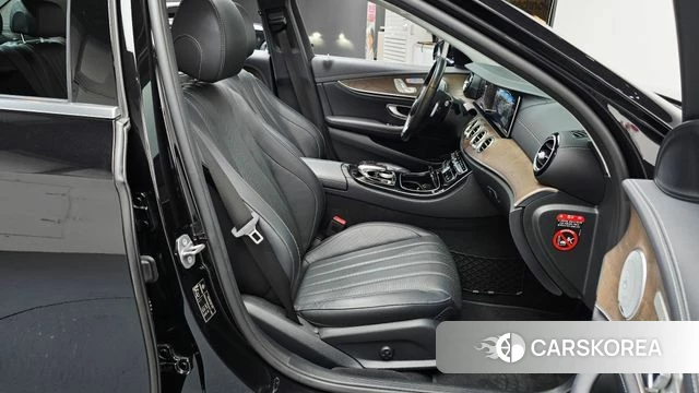Mercedes-Benz E-Class W213 2018 Черный из Кореи, фото 3