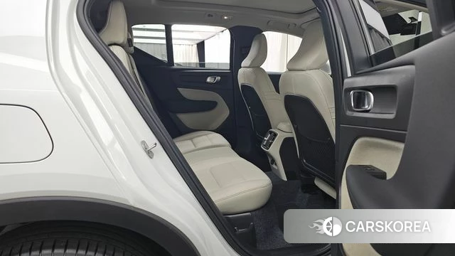 Volvo XC40 2025 Белый из Кореи, фото 3