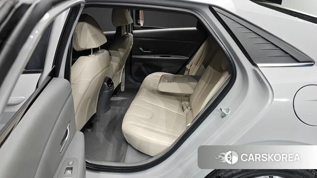 Hyundai Avante (CN7) 2023 Серебристо-серый из Кореи, фото 3