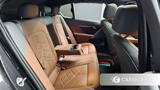 BMW 5 Series (G60) 2025 Серый из Кореи, фото 3