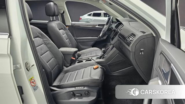Volkswagen Tiguan second Generation 2022 Белый из Кореи, фото 3