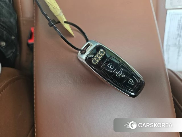 Audi e-Tron 2020 Песочный из Кореи, фото 3