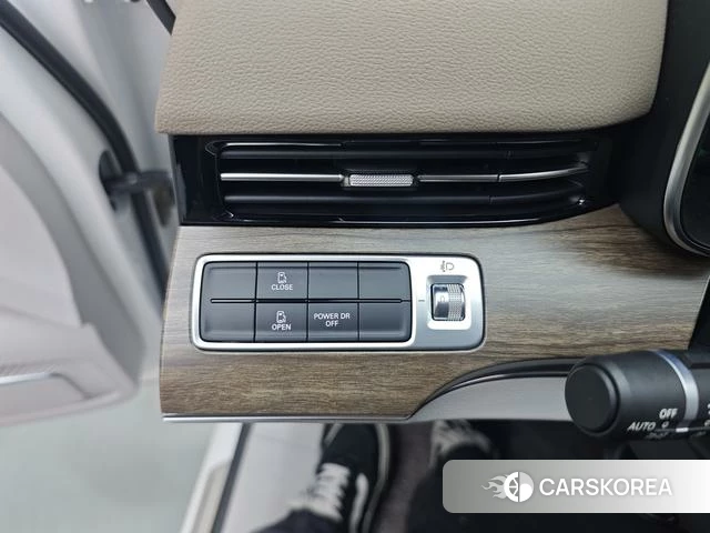 Roewe iMAX8 EV 2026 Белый из Китая, фото 3