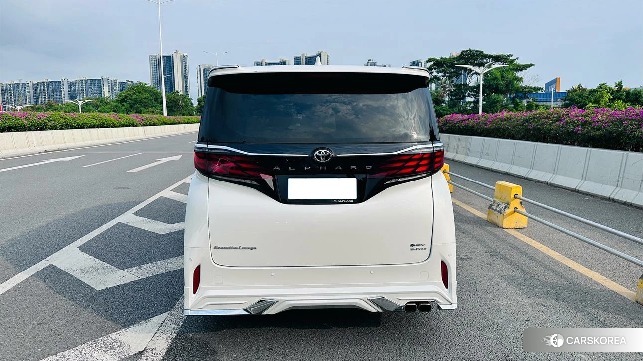 Toyota Elfa 2024 Белый из Китая, фото 3