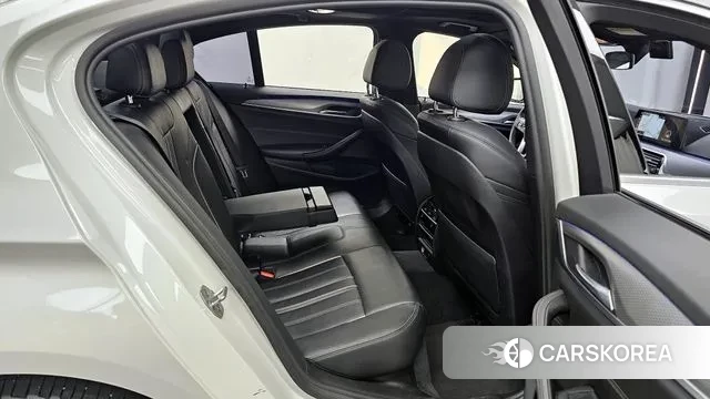 BMW 5 Series (G30) 2018 Белый из Кореи, фото 3