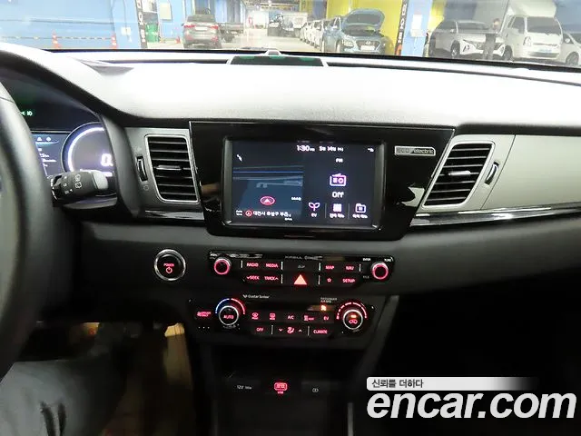 Kia Niro EV 2021 Серебряный из Кореи, фото 3