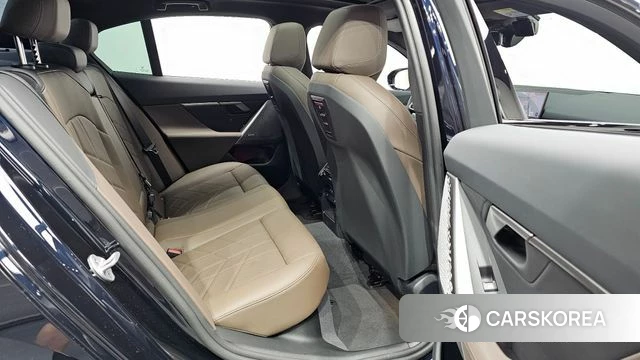 BMW 5 Series (G60) 2025 Черный из Кореи, фото 3