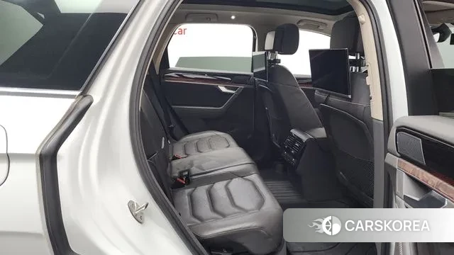 Volkswagen Touareg 3rd generation 2021 Белый из Кореи, фото 3