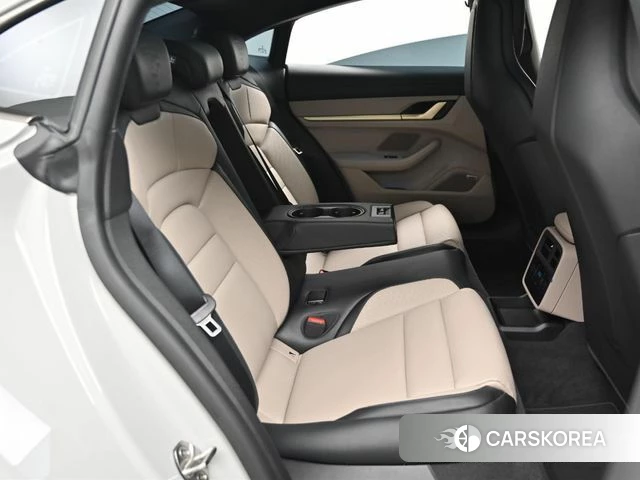 Porsche Taycan 2025 Жемчужный цвет из Кореи, фото 3