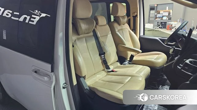 Hyundai Staria 2022 Белый из Кореи, фото 3