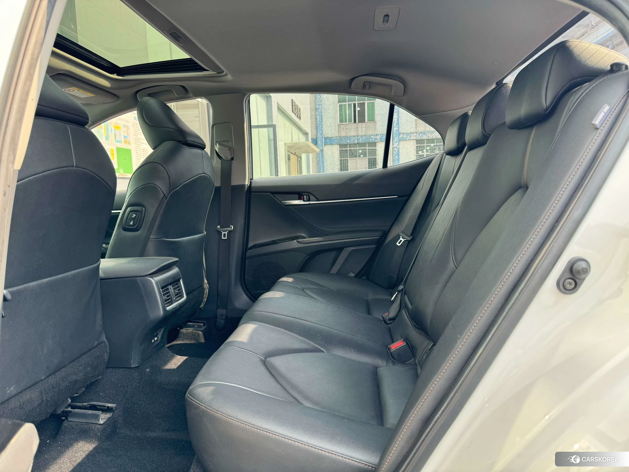Toyota Camry 2021 Белый из Китая, фото 3